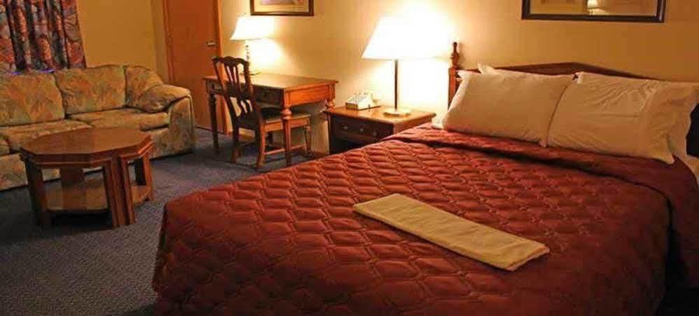 Iron Road Inn Elkins Esterno foto